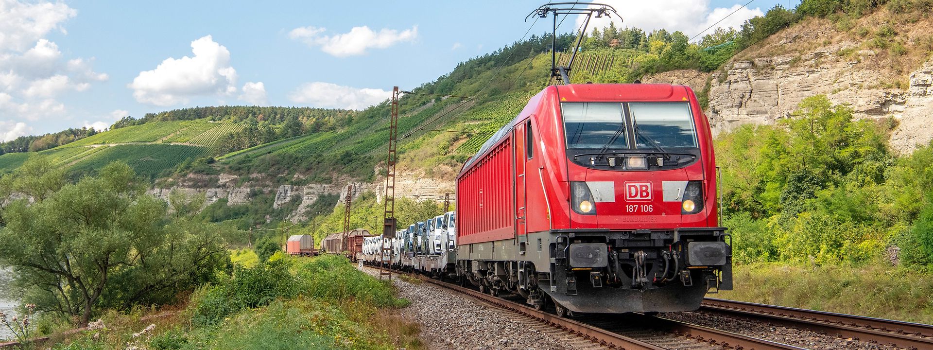 Single wagon traffic in the countryside